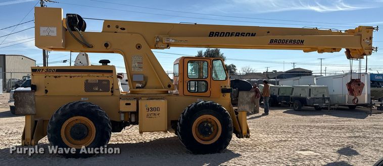 image for item DO2601 2011 Broderson RT-300-2F crane