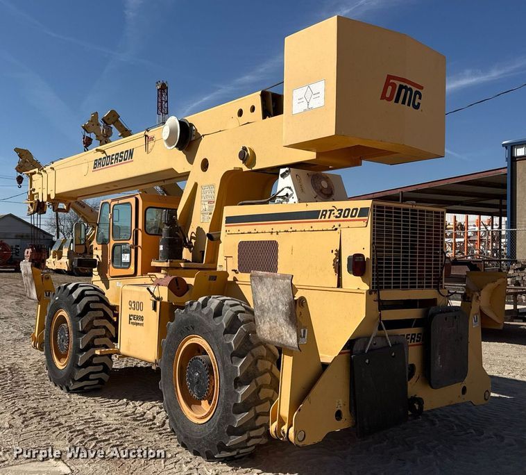 image for item DO2601 2011 Broderson RT-300-2F crane