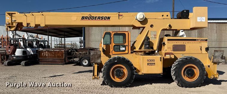image for item DO2601 2011 Broderson RT-300-2F crane