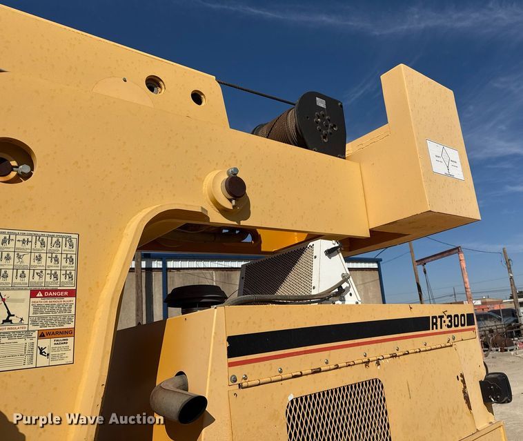 image for item DO2601 2011 Broderson RT-300-2F crane