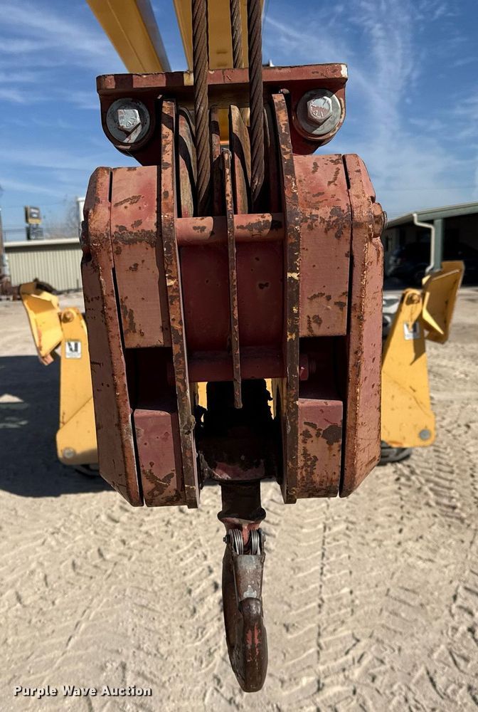 image for item DO2601 2011 Broderson RT-300-2F crane