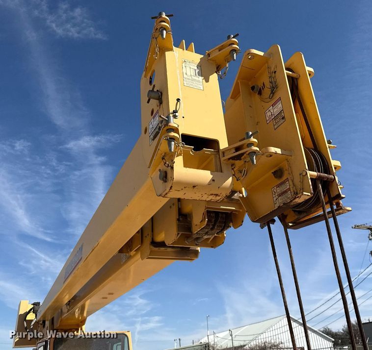 image for item DO2601 2011 Broderson RT-300-2F crane