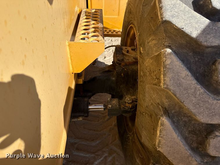 image for item DO2601 2011 Broderson RT-300-2F crane