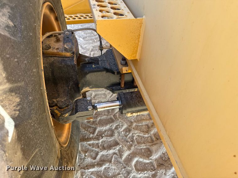 image for item DO2601 2011 Broderson RT-300-2F crane