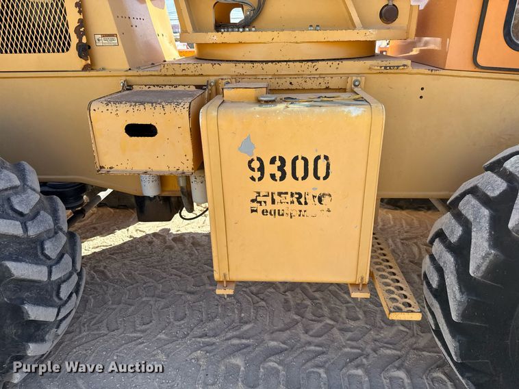 image for item DO2601 2011 Broderson RT-300-2F crane