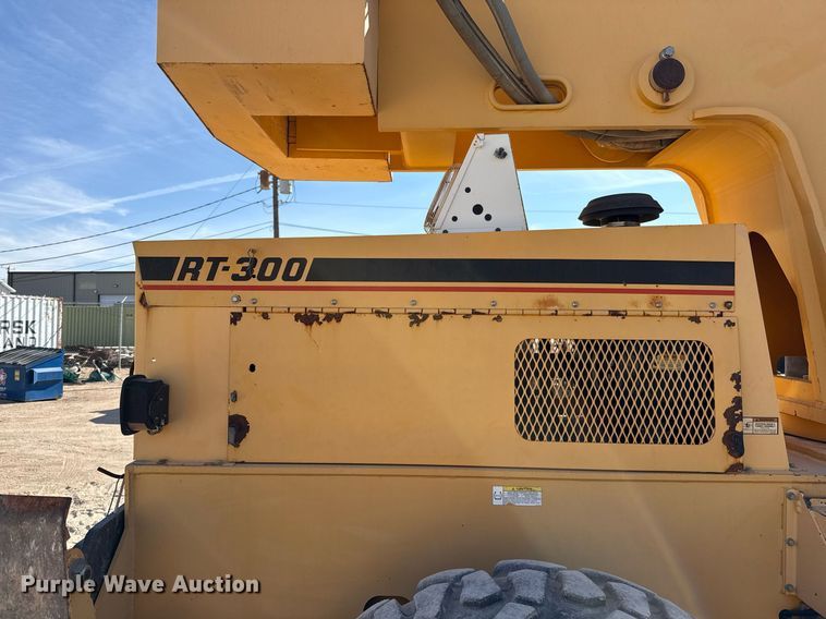 image for item DO2601 2011 Broderson RT-300-2F crane