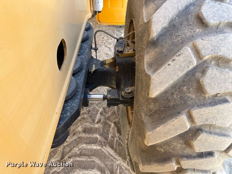 image for item DO2601 2011 Broderson RT-300-2F crane