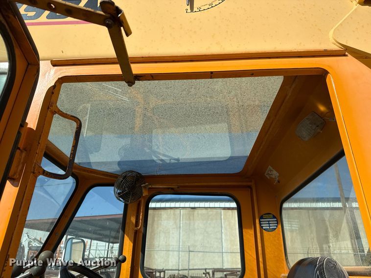 image for item DO2601 2011 Broderson RT-300-2F crane