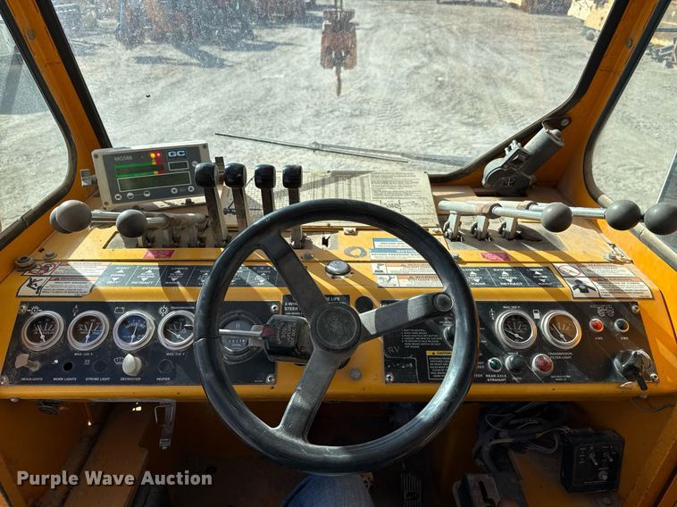 image for item DO2601 2011 Broderson RT-300-2F crane