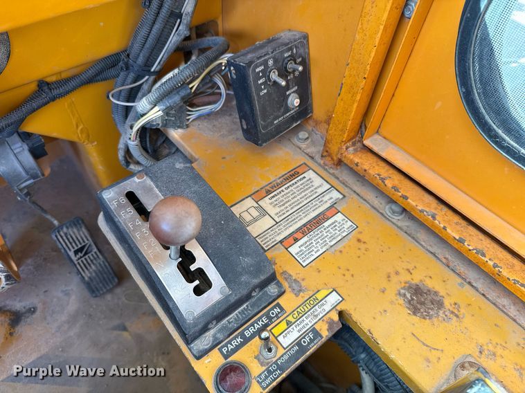 image for item DO2601 2011 Broderson RT-300-2F crane