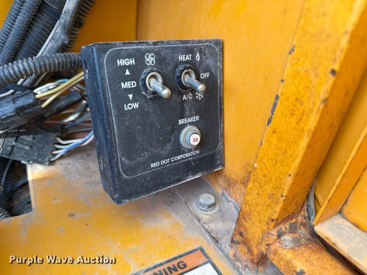 image for item DO2601 2011 Broderson RT-300-2F crane