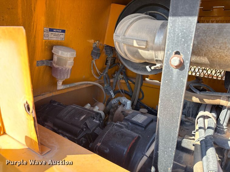 image for item DO2601 2011 Broderson RT-300-2F crane