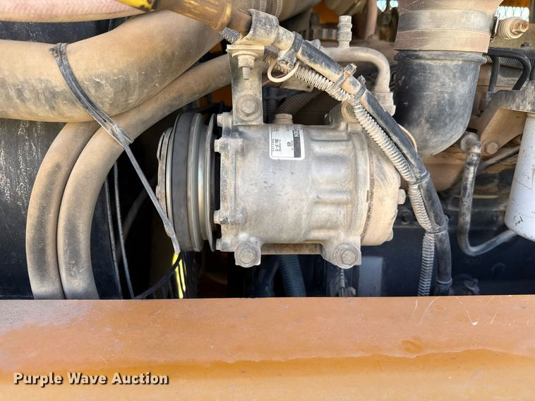 image for item DO2601 2011 Broderson RT-300-2F crane