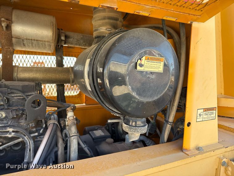 image for item DO2601 2011 Broderson RT-300-2F crane