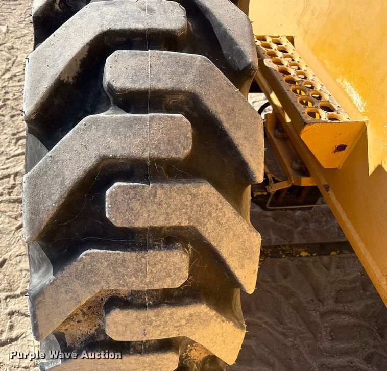 image for item DO2601 2011 Broderson RT-300-2F crane