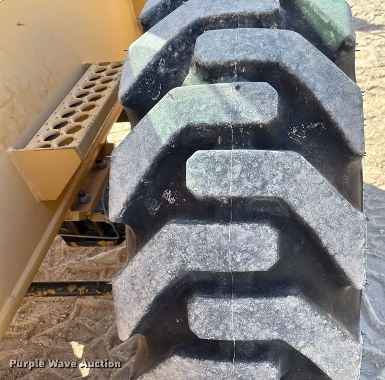 image for item DO2601 2011 Broderson RT-300-2F crane