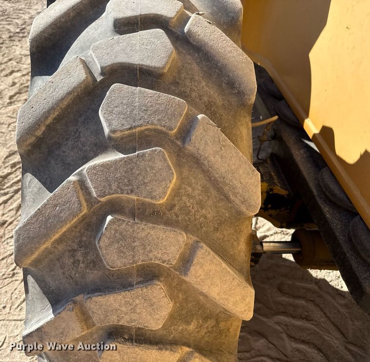 image for item DO2601 2011 Broderson RT-300-2F crane