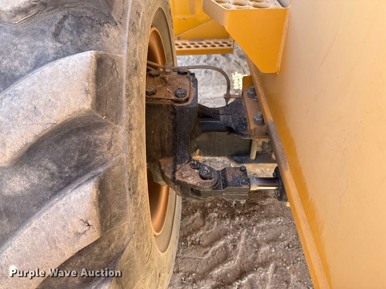 image for item DO2602 2015 Broderson RT-300-2G crane