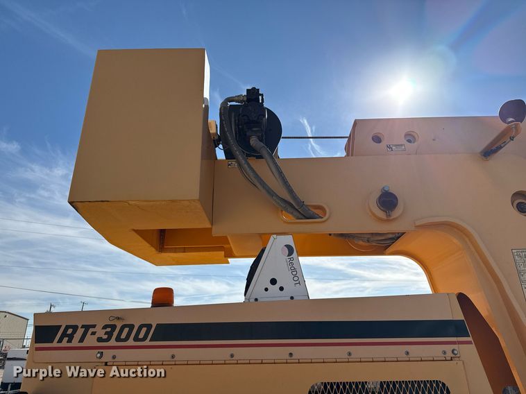 image for item DO2602 2015 Broderson RT-300-2G crane