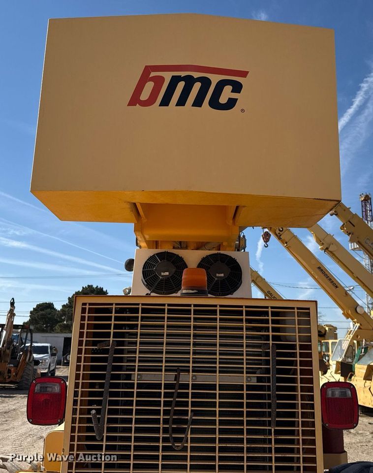 image for item DO2602 2015 Broderson RT-300-2G crane