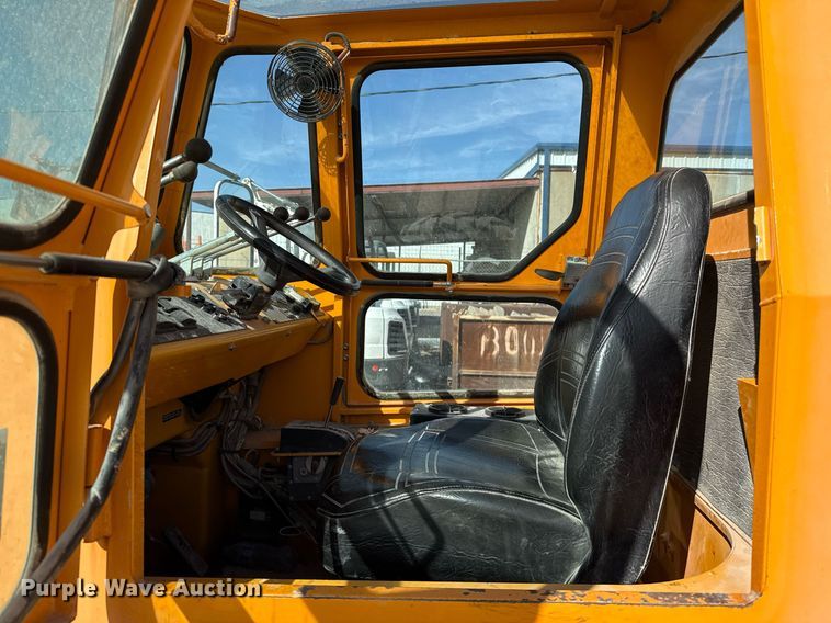 image for item DO2602 2015 Broderson RT-300-2G crane