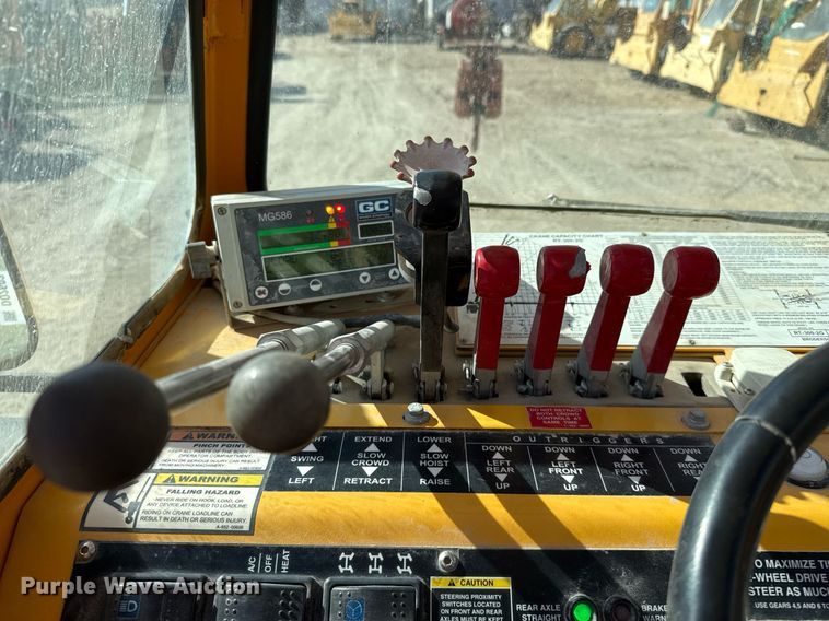 image for item DO2602 2015 Broderson RT-300-2G crane