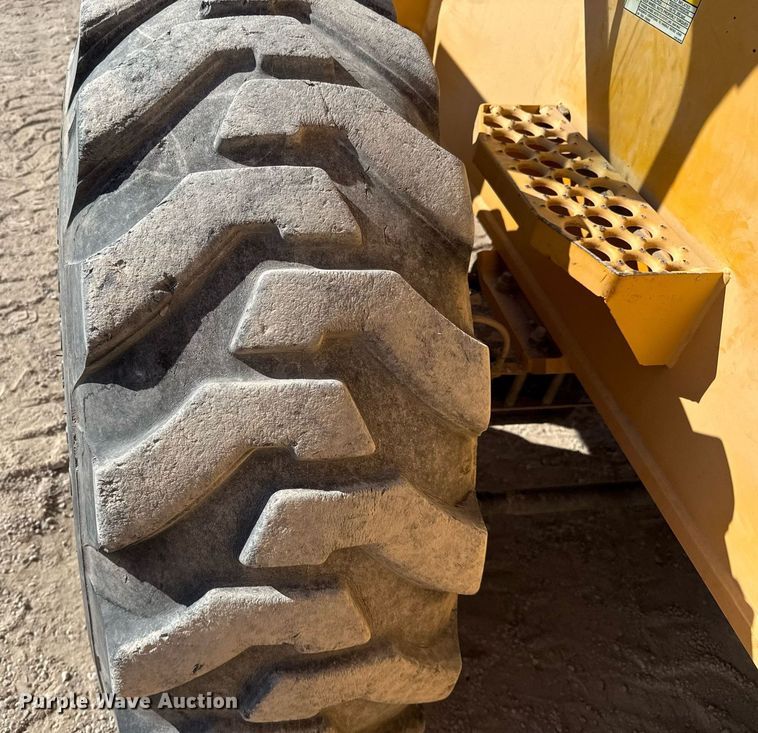 image for item DO2602 2015 Broderson RT-300-2G crane