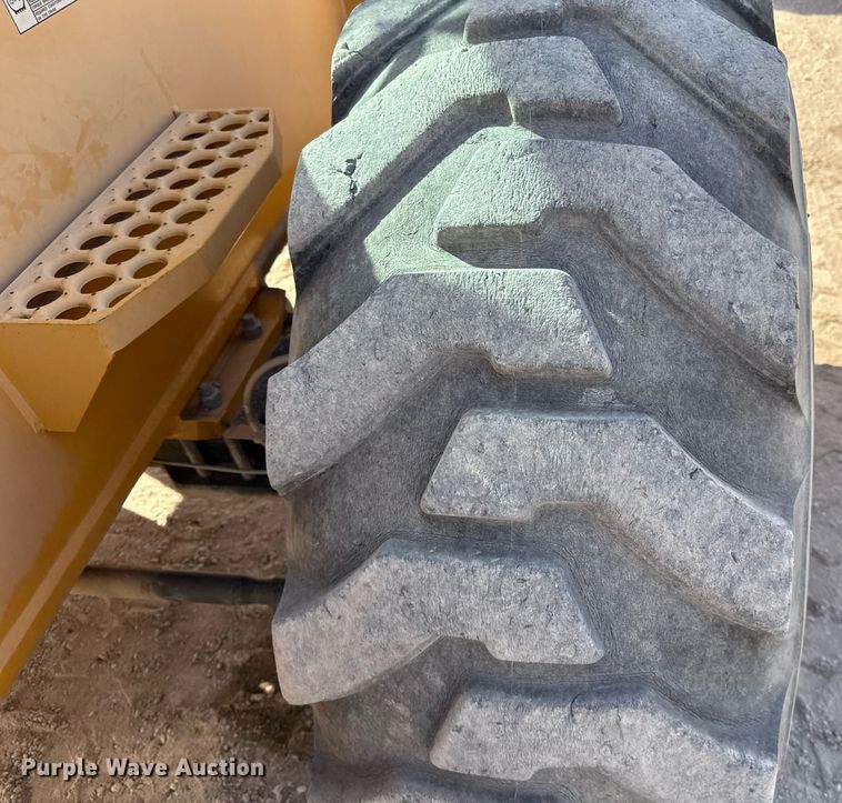 image for item DO2602 2015 Broderson RT-300-2G crane