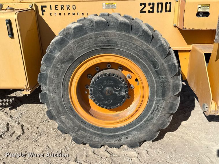 image for item DO2602 2015 Broderson RT-300-2G crane