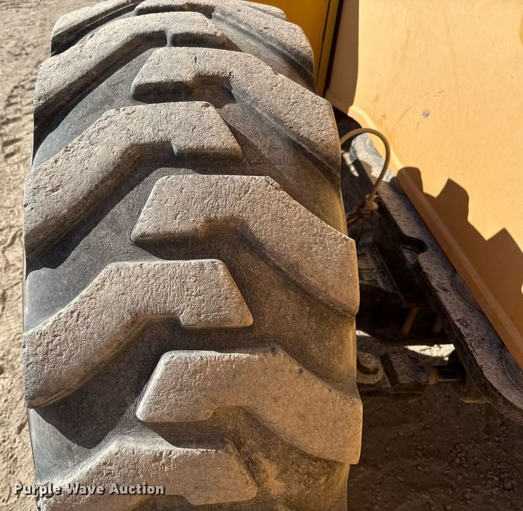 image for item DO2602 2015 Broderson RT-300-2G crane