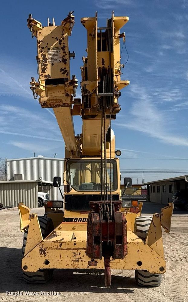 image for item DO2603 2005 Broderson RT-300-2C crane