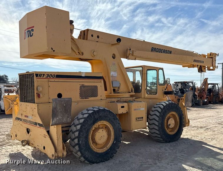 image for item DO2603 2005 Broderson RT-300-2C crane