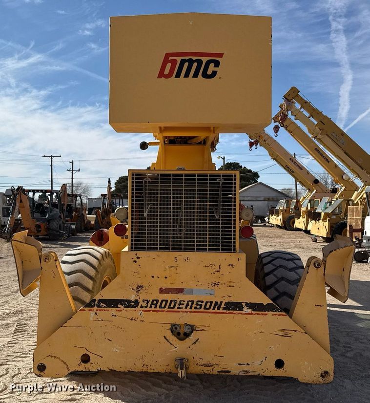 image for item DO2603 2005 Broderson RT-300-2C crane