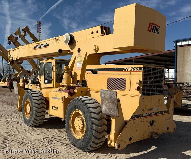 image for item DO2603 2005 Broderson RT-300-2C crane