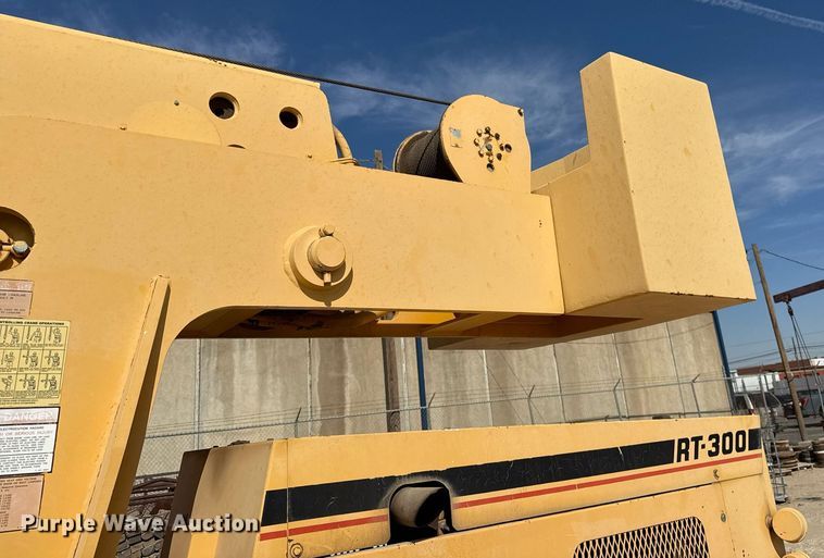 image for item DO2603 2005 Broderson RT-300-2C crane