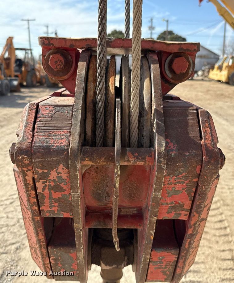 image for item DO2603 2005 Broderson RT-300-2C crane