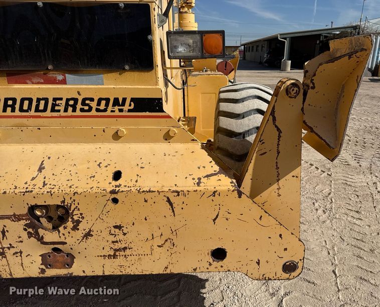 image for item DO2603 2005 Broderson RT-300-2C crane