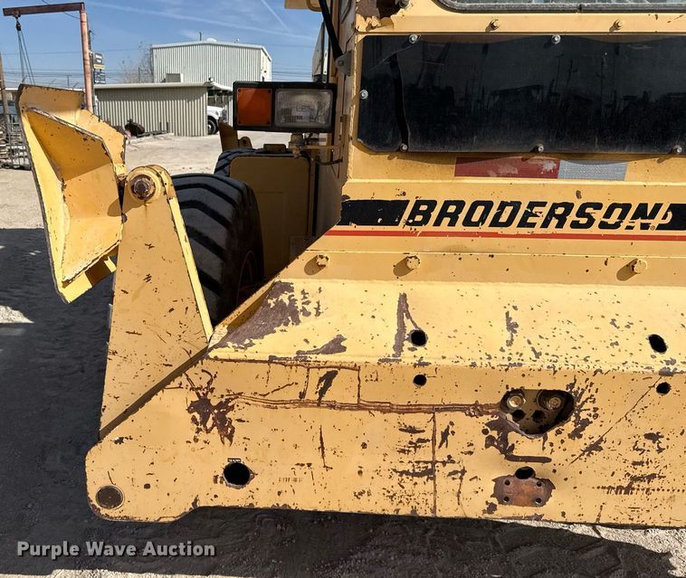 image for item DO2603 2005 Broderson RT-300-2C crane