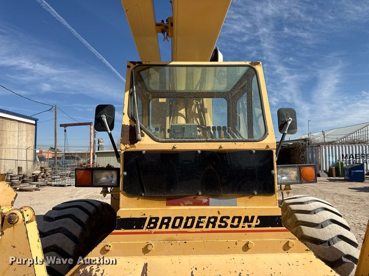 image for item DO2603 2005 Broderson RT-300-2C crane