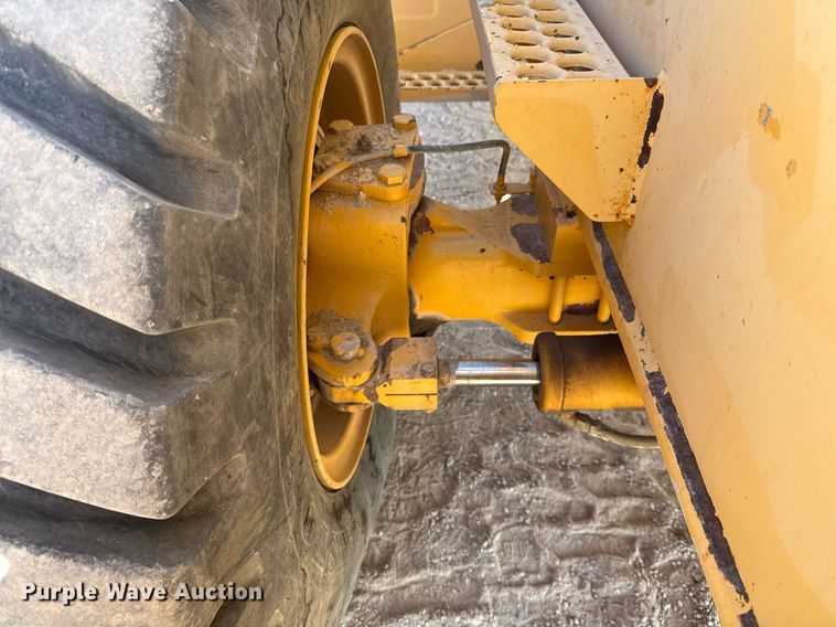 image for item DO2603 2005 Broderson RT-300-2C crane