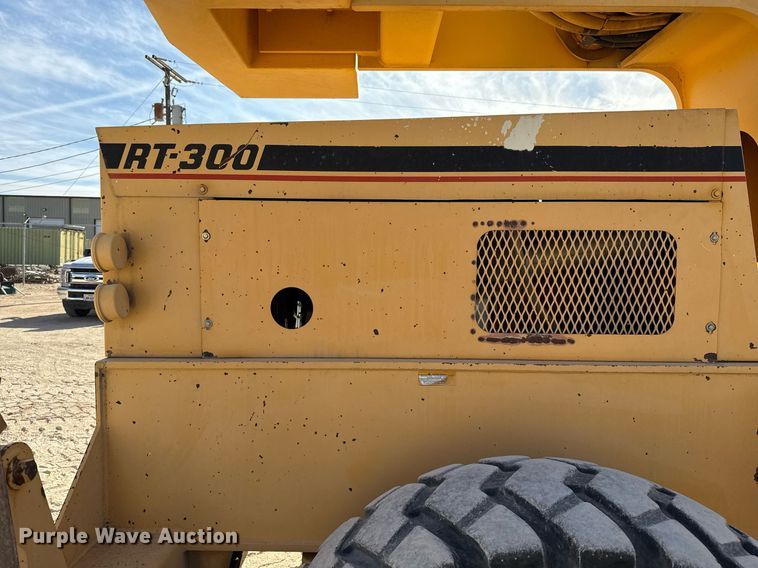 image for item DO2603 2005 Broderson RT-300-2C crane