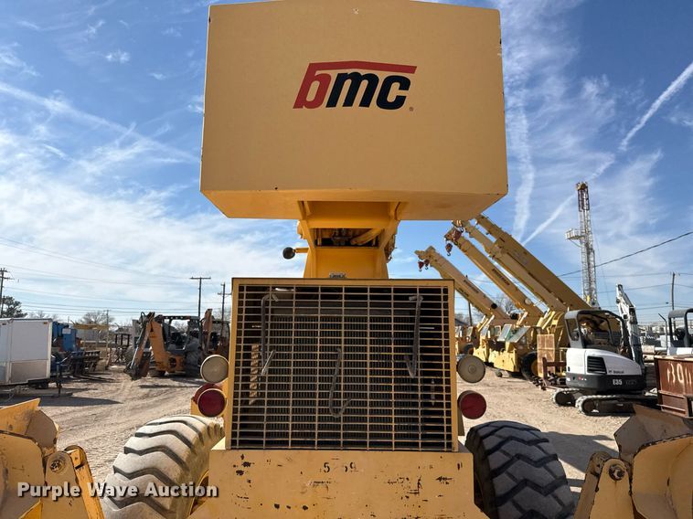 image for item DO2603 2005 Broderson RT-300-2C crane