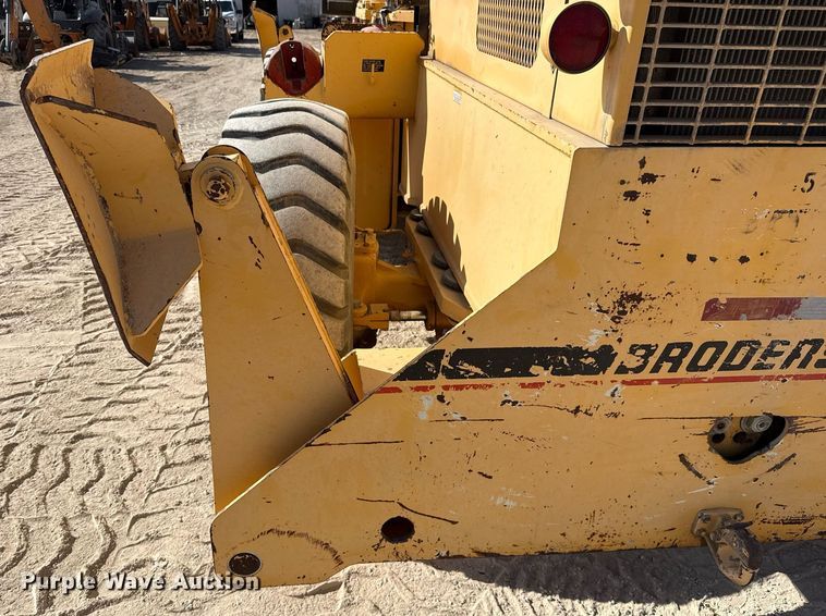 image for item DO2603 2005 Broderson RT-300-2C crane