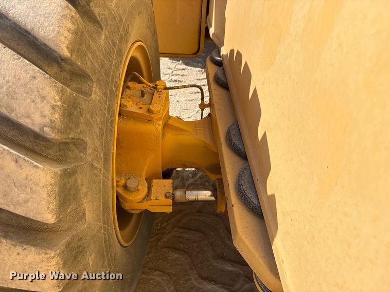 image for item DO2603 2005 Broderson RT-300-2C crane