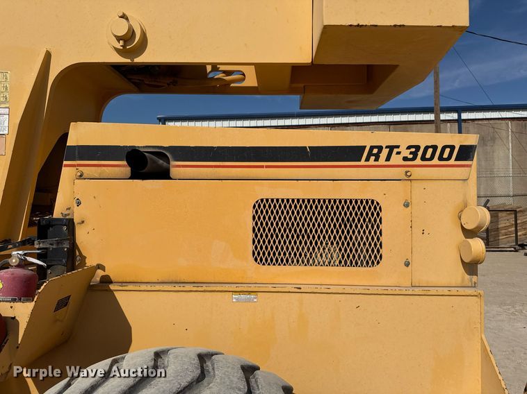 image for item DO2603 2005 Broderson RT-300-2C crane