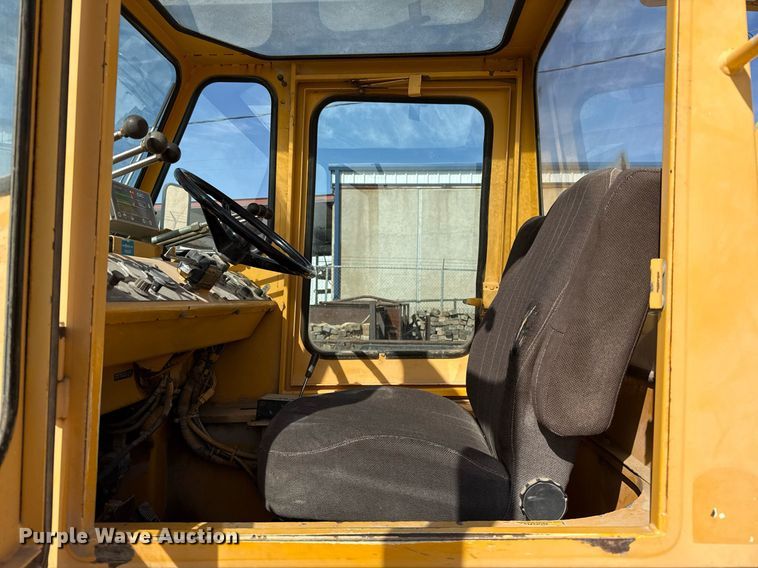 image for item DO2603 2005 Broderson RT-300-2C crane