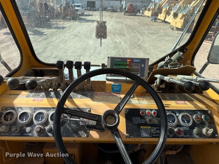 image for item DO2603 2005 Broderson RT-300-2C crane