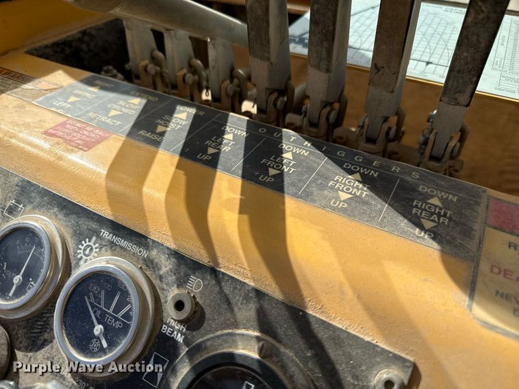 image for item DO2603 2005 Broderson RT-300-2C crane