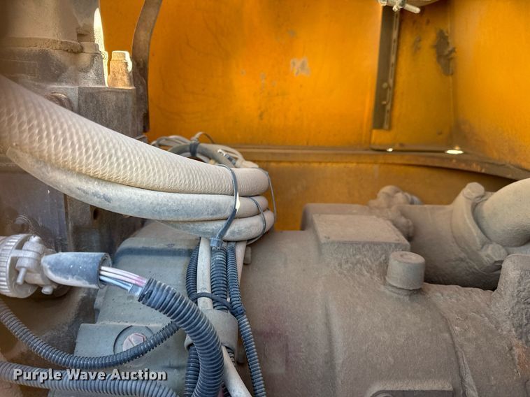 image for item DO2603 2005 Broderson RT-300-2C crane