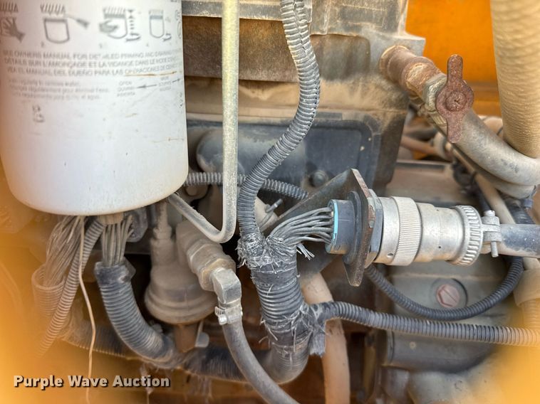 image for item DO2603 2005 Broderson RT-300-2C crane